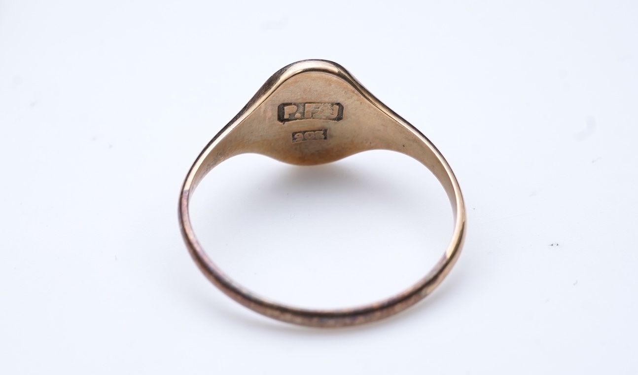 Four brooches and a gold signet ring